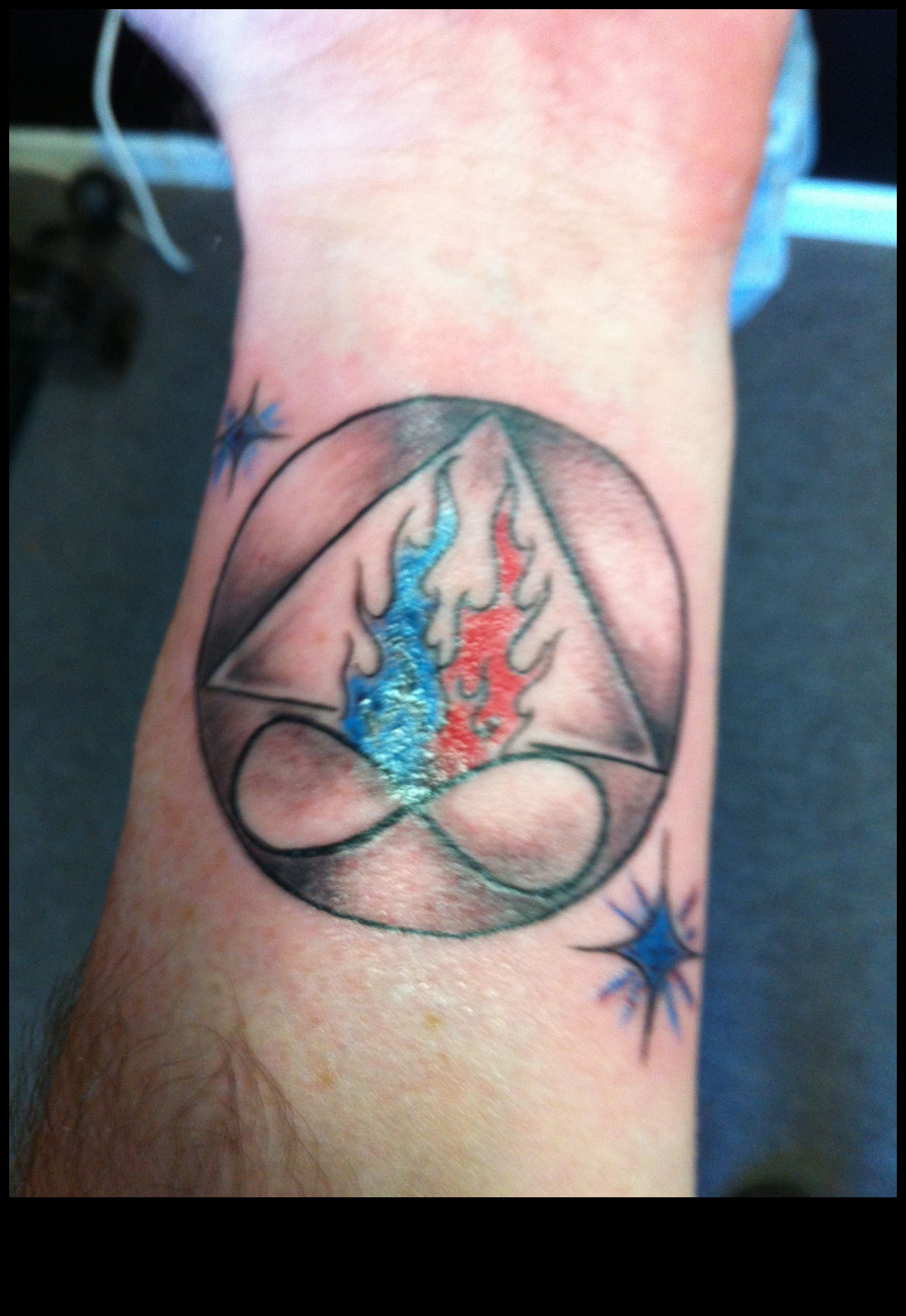 Twin Flames: aizrauj aizraušanos ar saderīgiem pāra tetovējumiem