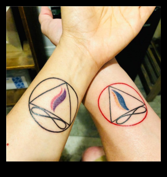 Twin Flames: aizrauj aizraušanos ar saderīgiem pāra tetovējumiem