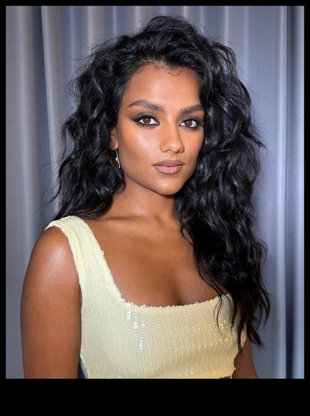 Ballīšu šiks: liela kontrasta skaistuma izpēte ballīšu grima stilos