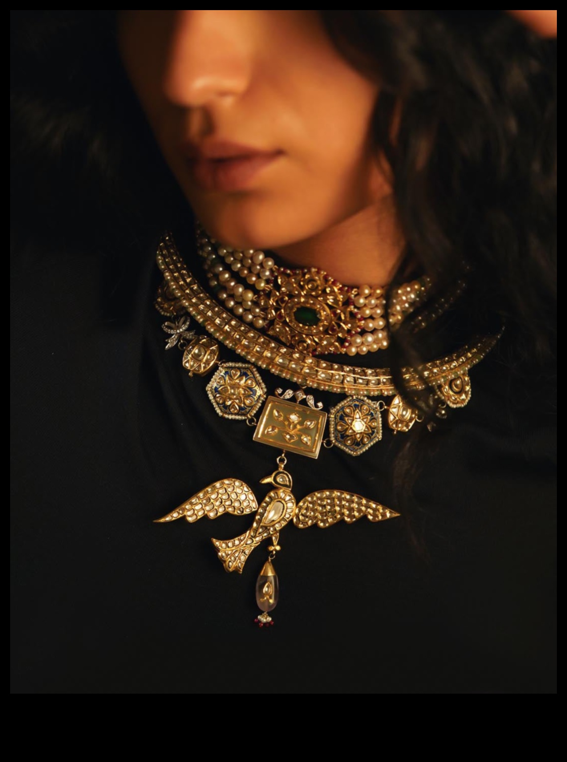 Golden Grace: izgaismojiet savu auru ar mūsu kaklasiksnu zelta glazūru