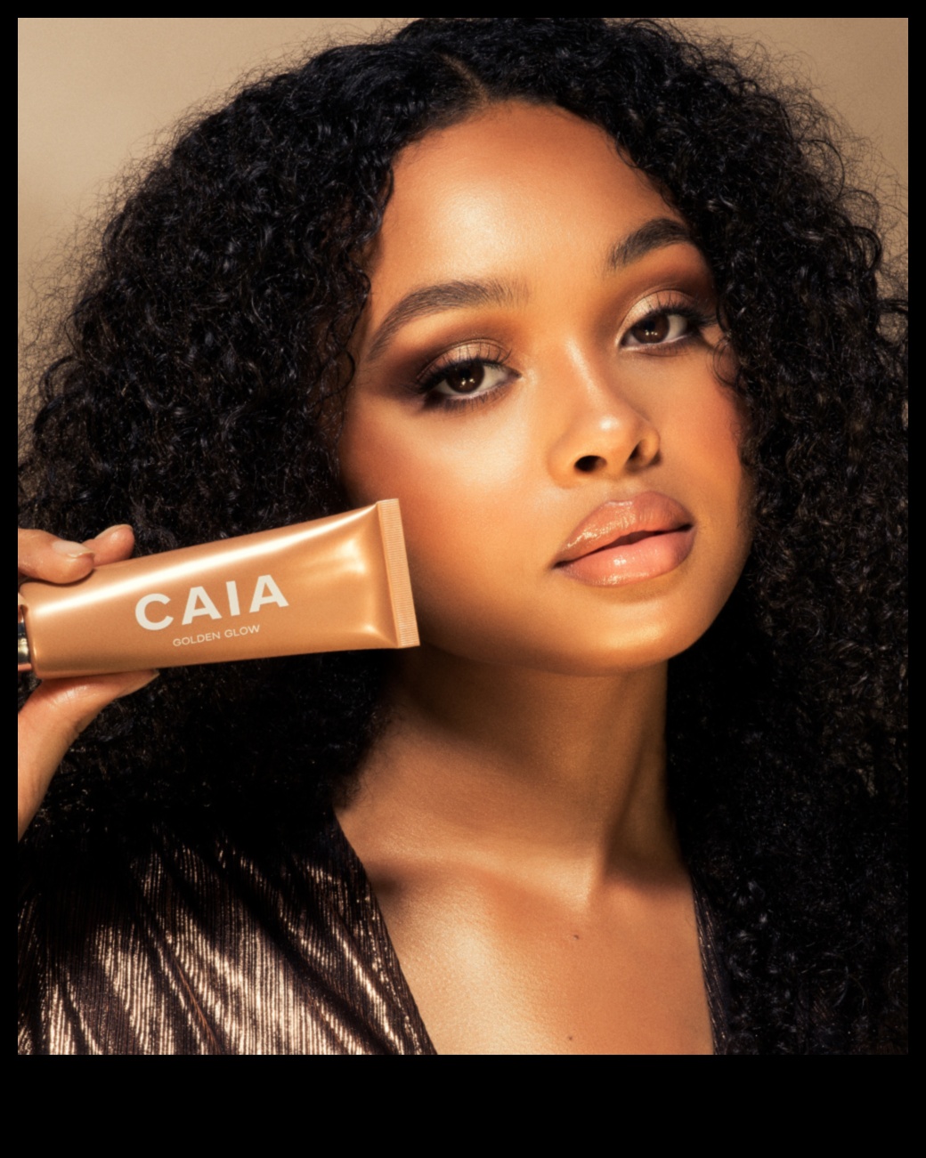 Zelta mirdzums: izgaismojiet savu stilu ar mirdzumu