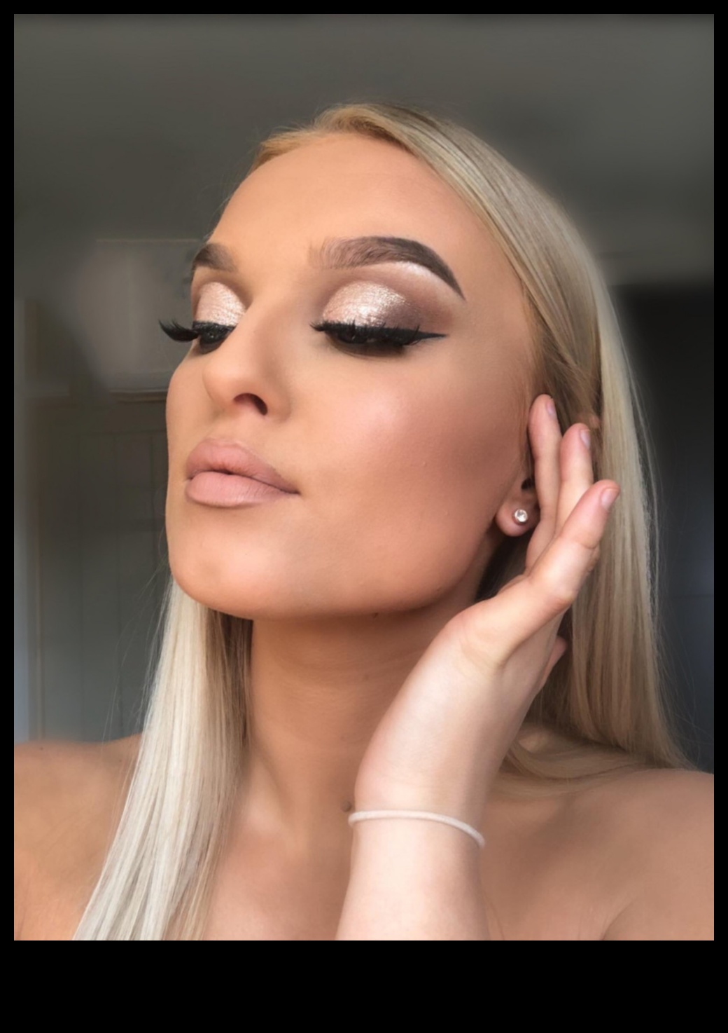 Glam un Glitterati: Navigācija mirdzuma pasaulē grima stilos