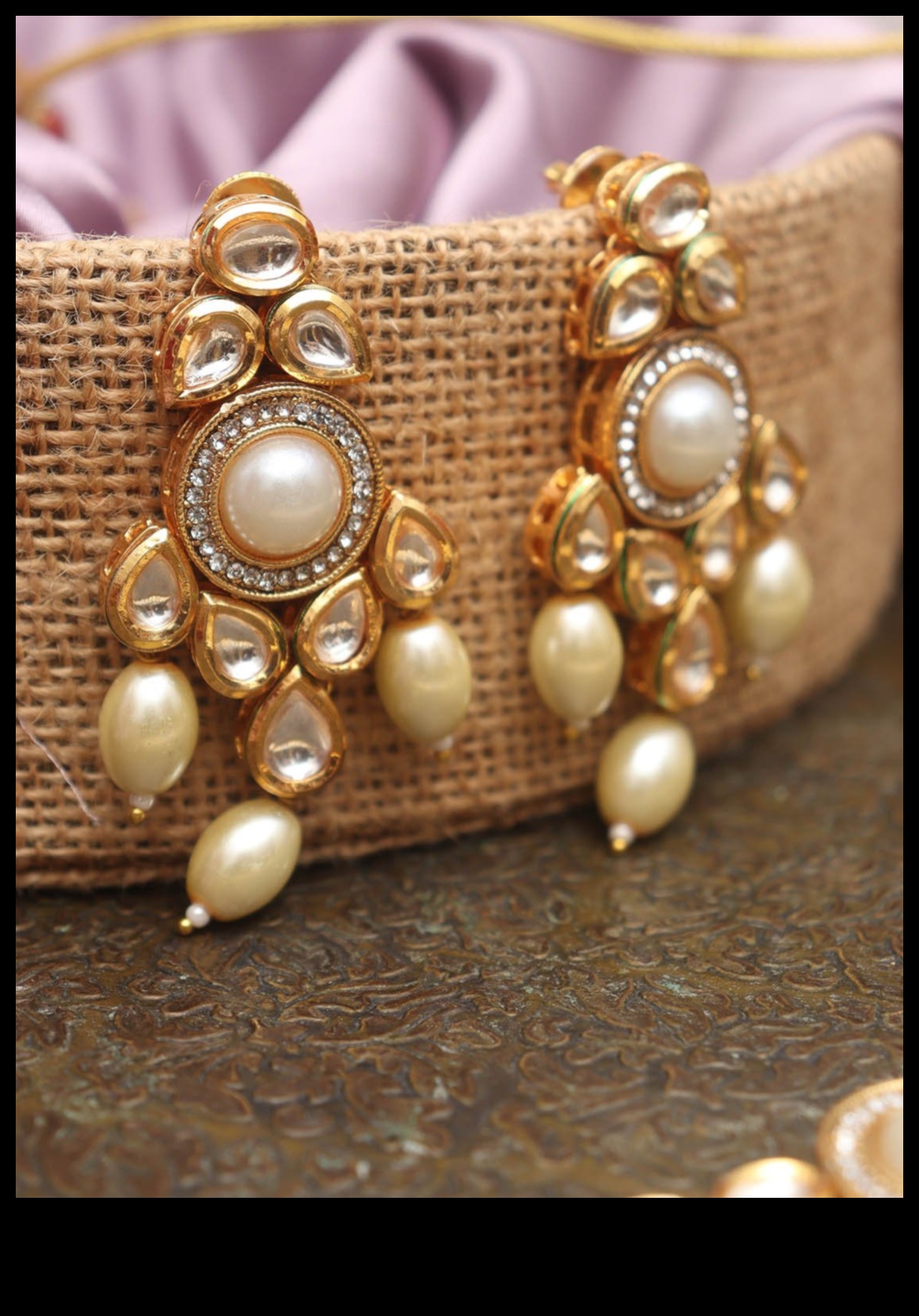 Apzeltīts spīdums: spīdiet spilgtāk ar mūsu greznajiem apzeltītajiem kaklasiksnām