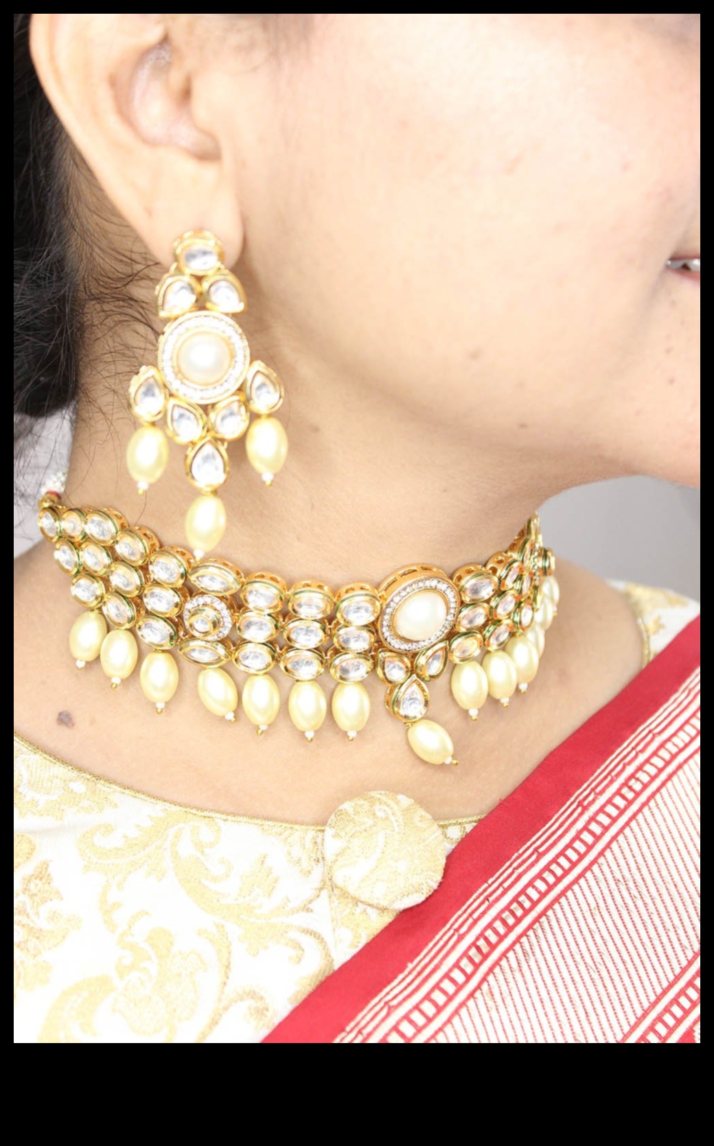 Apzeltīts spīdums: spīdiet spilgtāk ar mūsu greznajiem apzeltītajiem kaklasiksnām