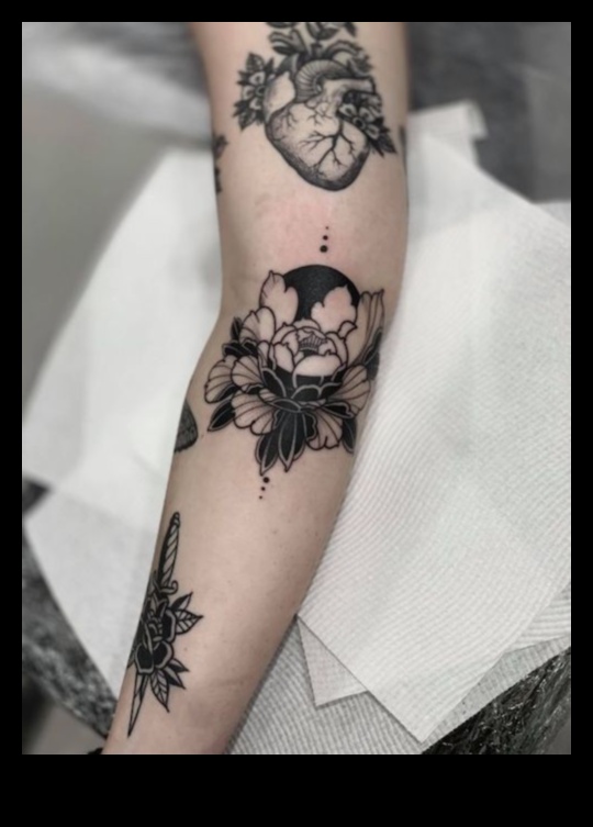 Vintage mākslinieciskums: tradicionāli tetovējumi, kas izgatavoti ar precizitāti un eleganci