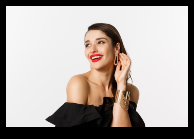 Atklājiet modes juvelierizstrādājumu maģisko aksesuāru mākslu, kā piešķirt savam izskatam personiskuma un stila pieskārienu ar nevainojamām rotaslietām 3 Atklājiet aksesuāru mākslu: modes juvelierizstrādājumu maģija