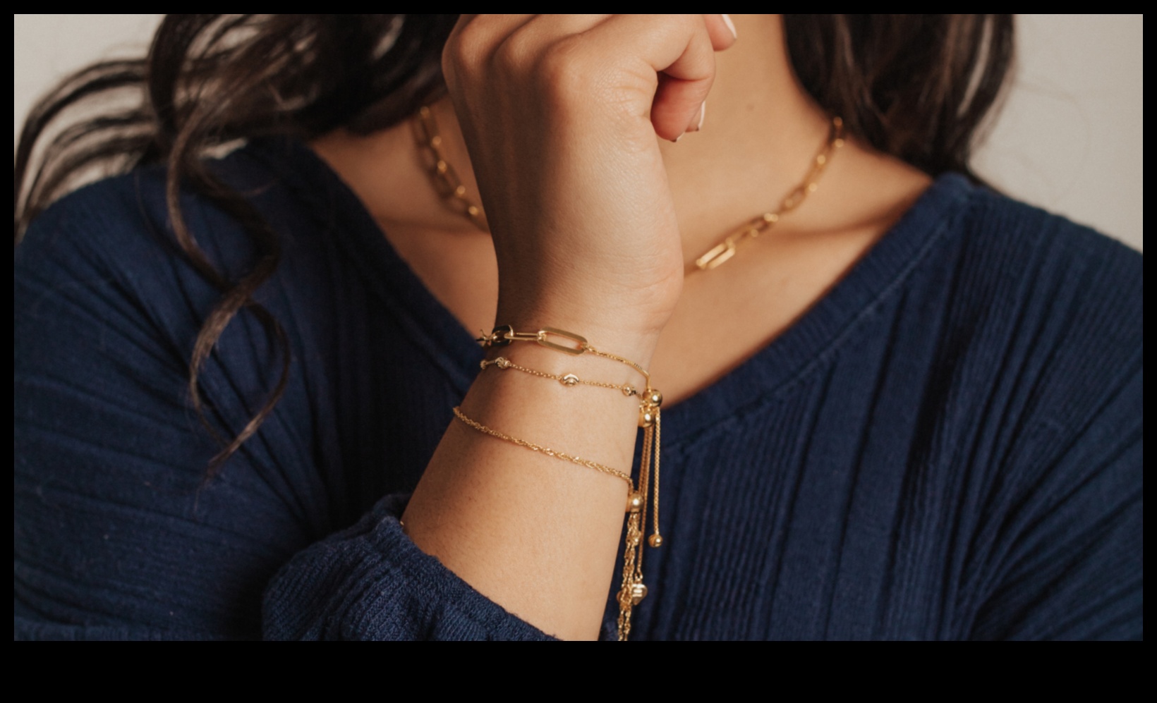 Wrist Wonders: izpētiet rokassprādzes eleganci