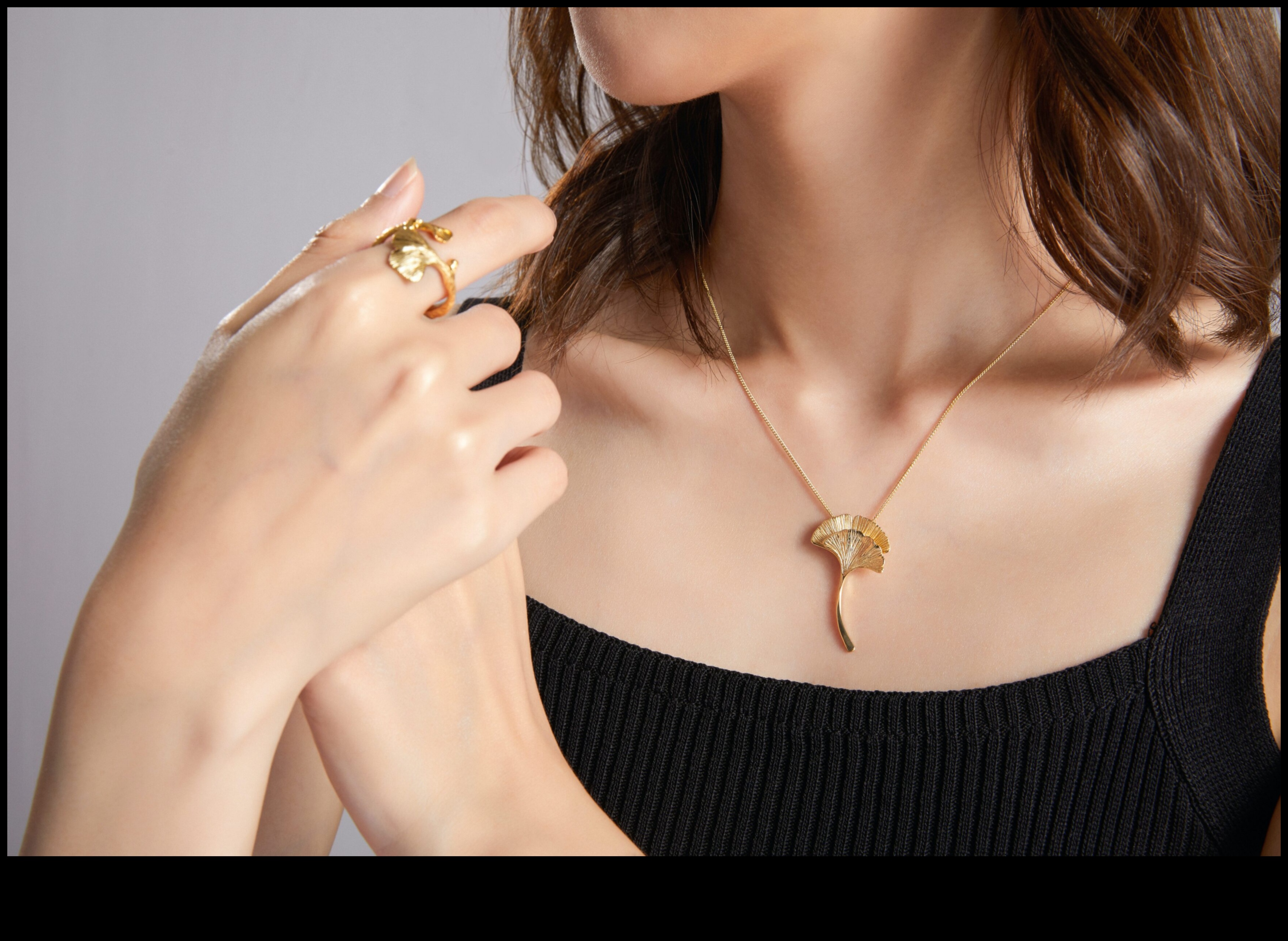 Izstaro pārliecību: modes juvelierizstrādājumu paziņojumi, kas runā