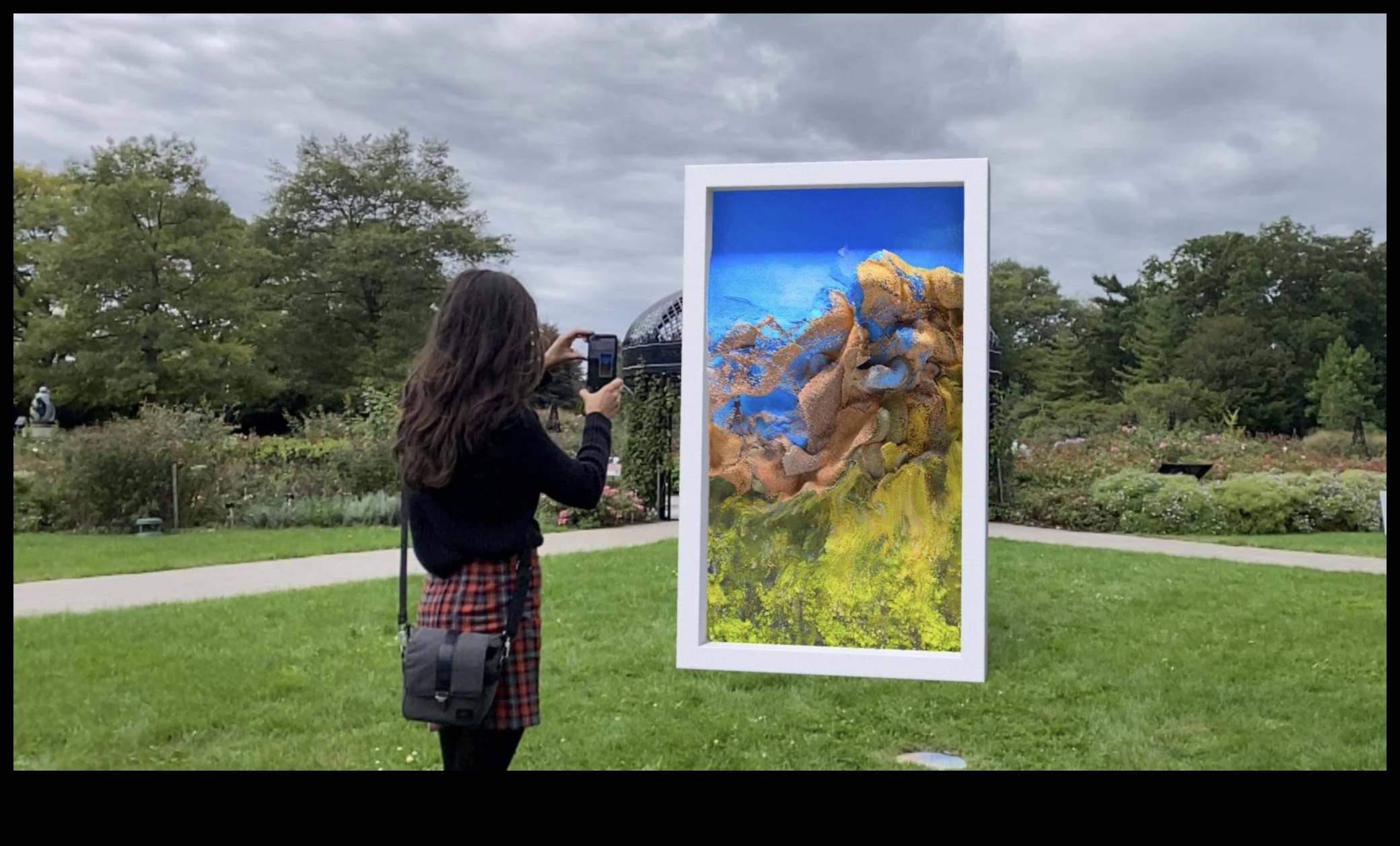 Abstract Realities: The Artistry of Contemporary Information Technology