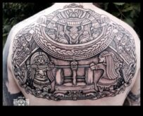 Episki foni, kas atroda muguras tetovējuma stāstus