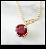 Izcila mirdz kaklarotu skaits, kas aizdedzina jūsu iekšējo uguni